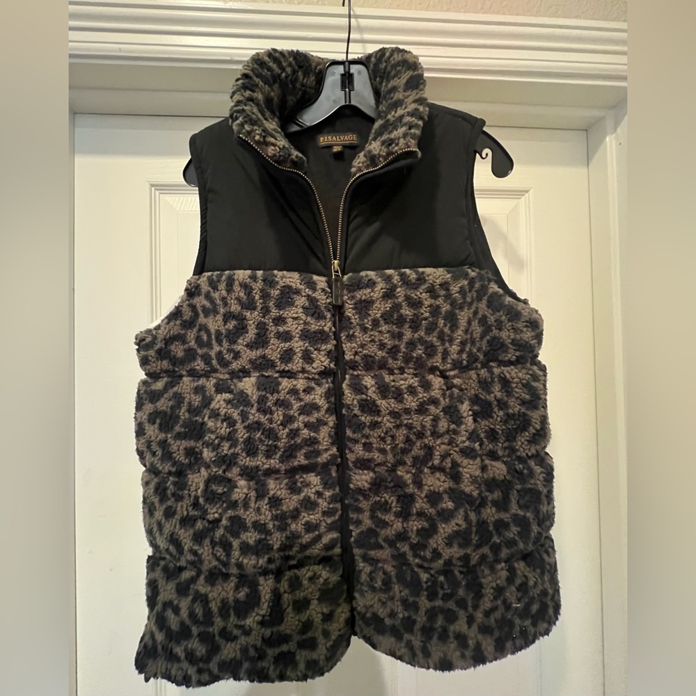 PJ Salvage Fluffy Leopard Print Vest Sz Med